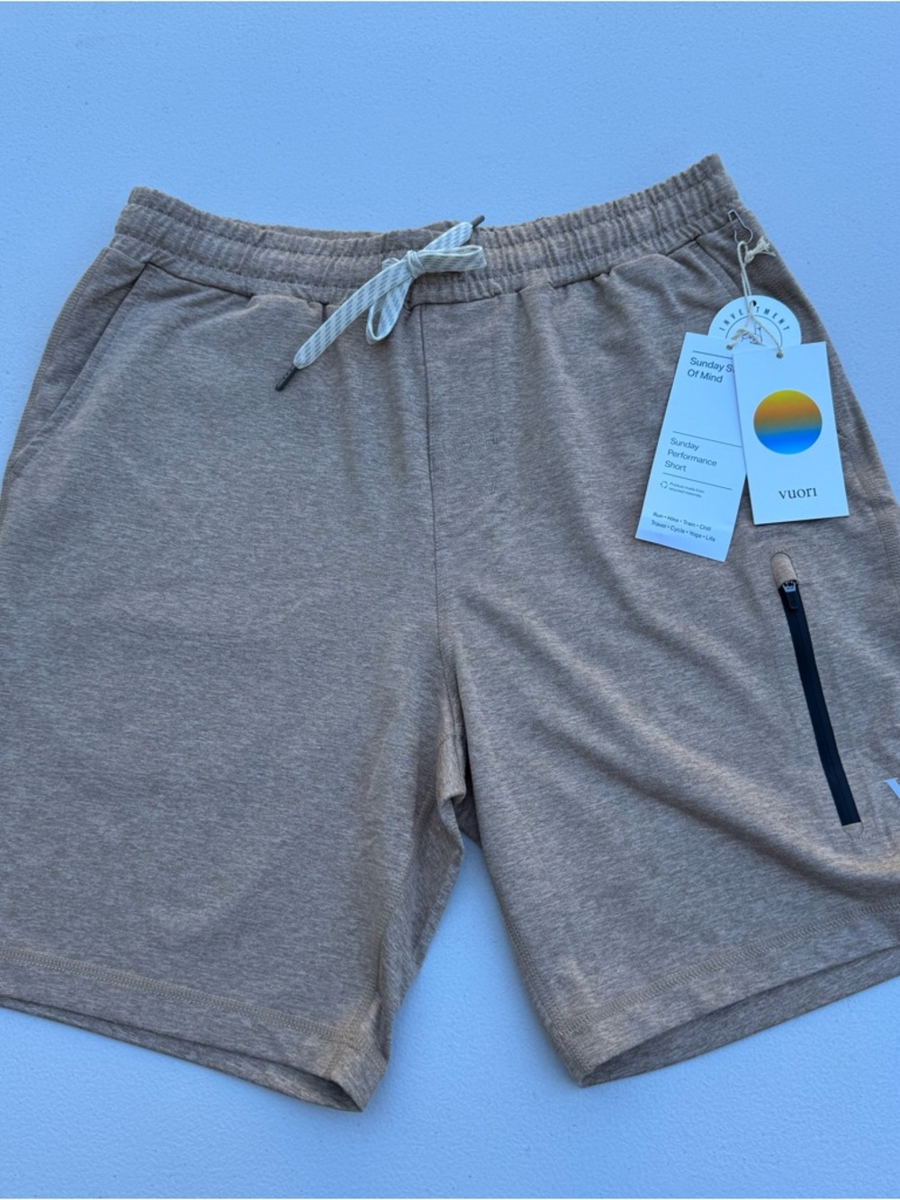 Vuori Men’s Sunday Performance Short NWT Small Camel Heather 7.5 Inseam - Picture 4 of 17